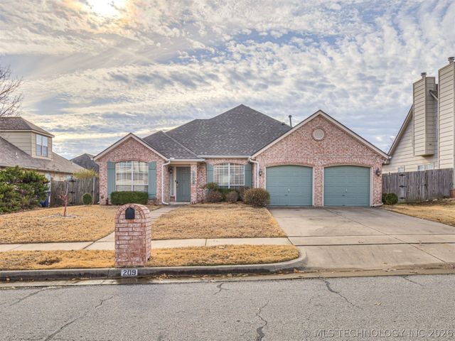 209 S Firewood Avenue, Broken Arrow, OK 74012
