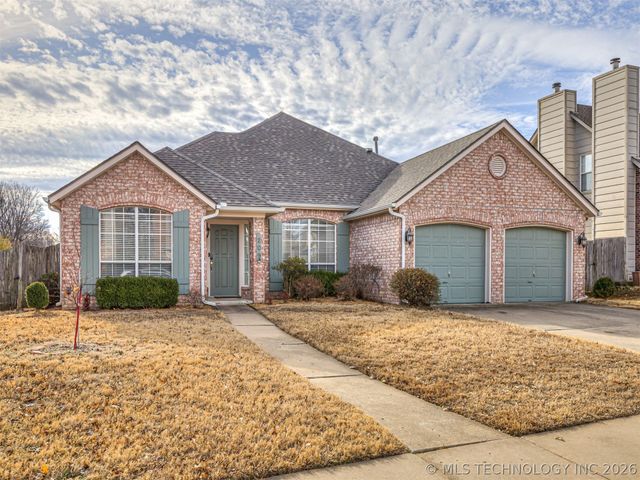 209 S Firewood Avenue, Broken Arrow, OK 74012