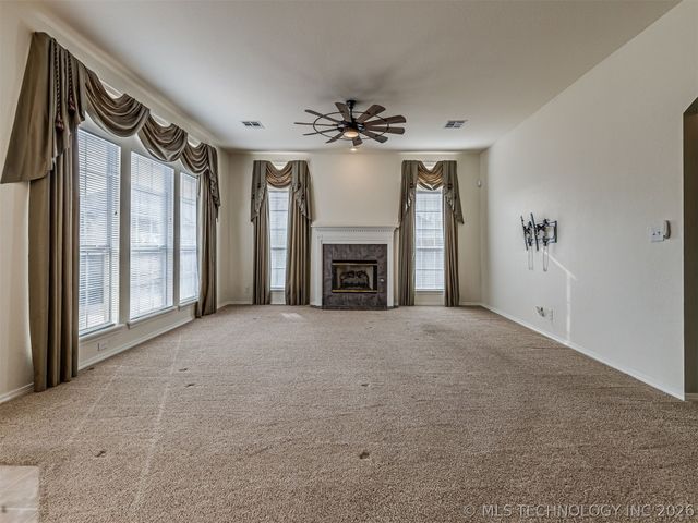 209 S Firewood Avenue, Broken Arrow, OK 74012