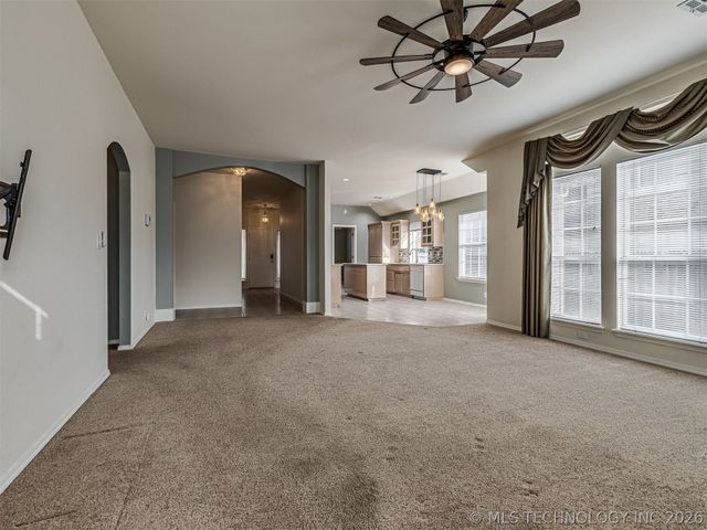 209 S Firewood Avenue, Broken Arrow, OK 74012