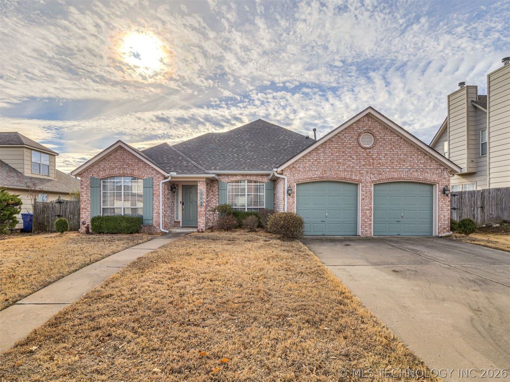 209 S Firewood Avenue, Broken Arrow, OK 74012