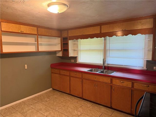 11517 Greenwood Street, Kansas City, MO 64134