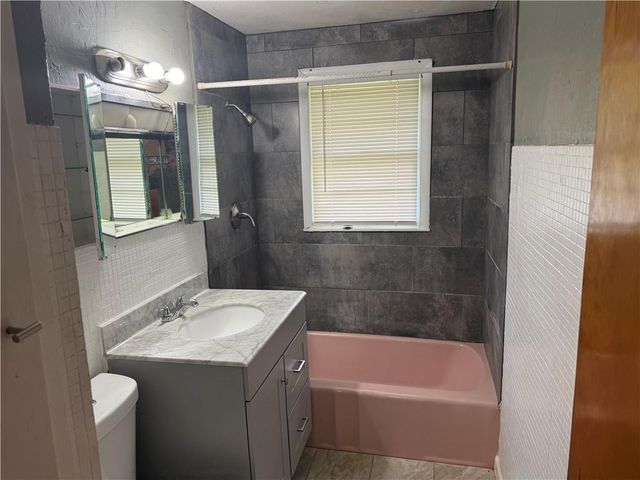11517 Greenwood Street, Kansas City, MO 64134