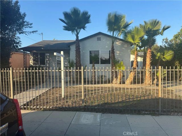 907 W Arbutus Street, Compton, CA 90220