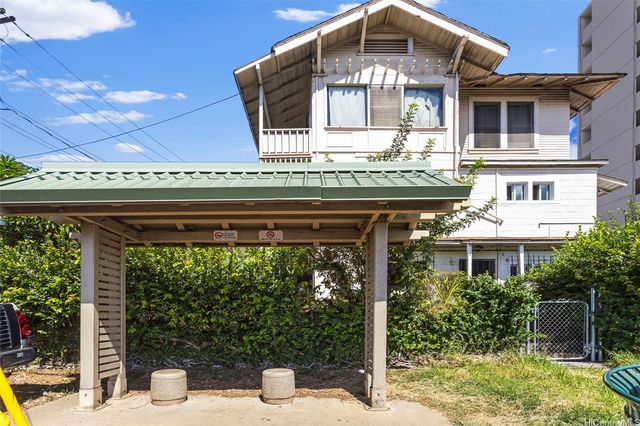 404 Magellan Avenue, Honolulu, HI 96813