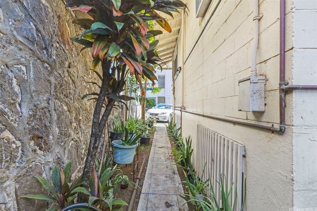 404 Magellan Avenue, Honolulu, HI 96813