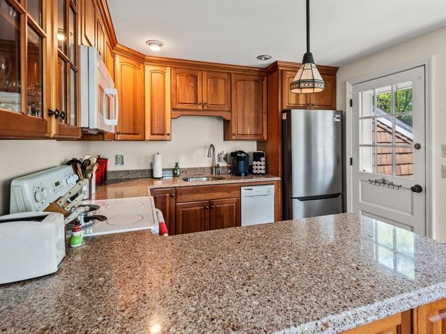 841 Dennison Dr, Southbridge, MA 01550