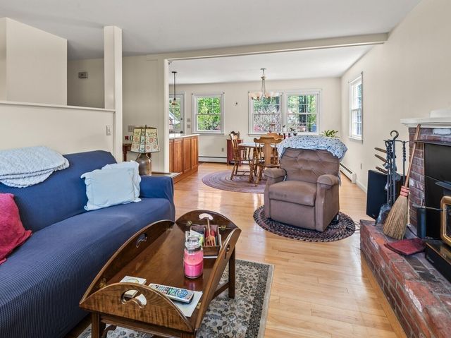 841 Dennison Dr, Southbridge, MA 01550