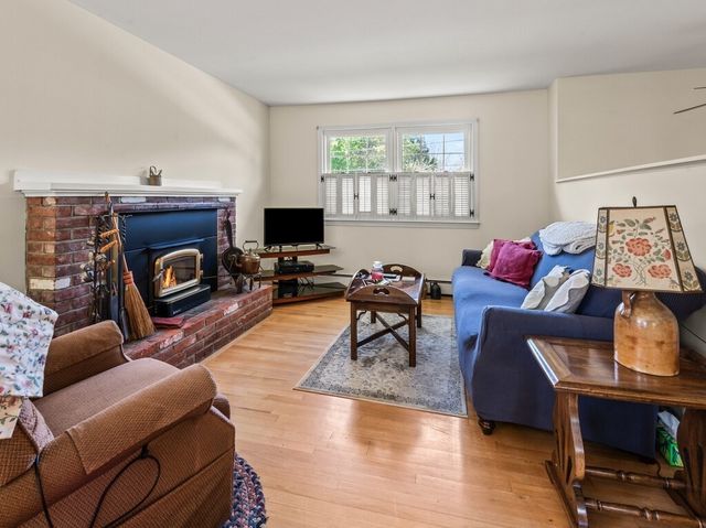 841 Dennison Dr, Southbridge, MA 01550