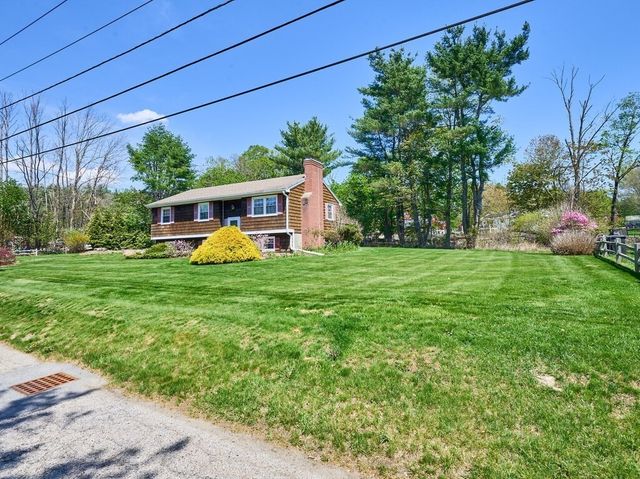841 Dennison Dr, Southbridge, MA 01550