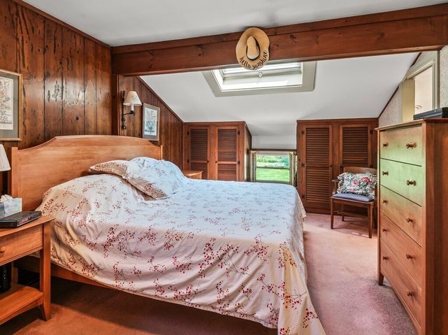 841 Dennison Dr, Southbridge, MA 01550