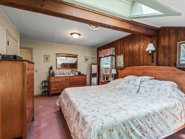 841 Dennison Dr, Southbridge, MA 01550
