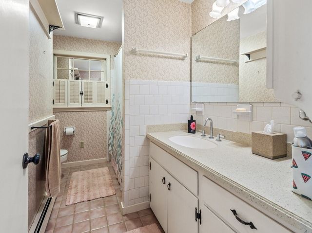 841 Dennison Dr, Southbridge, MA 01550
