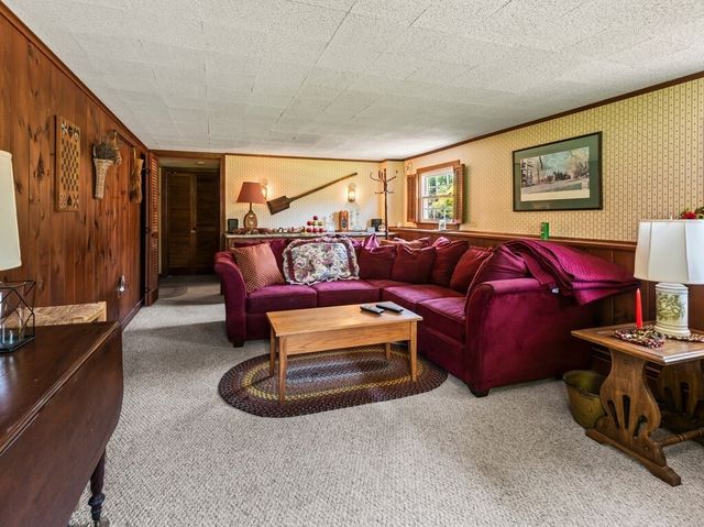 841 Dennison Dr, Southbridge, MA 01550
