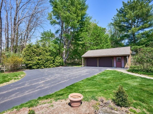 841 Dennison Dr, Southbridge, MA 01550