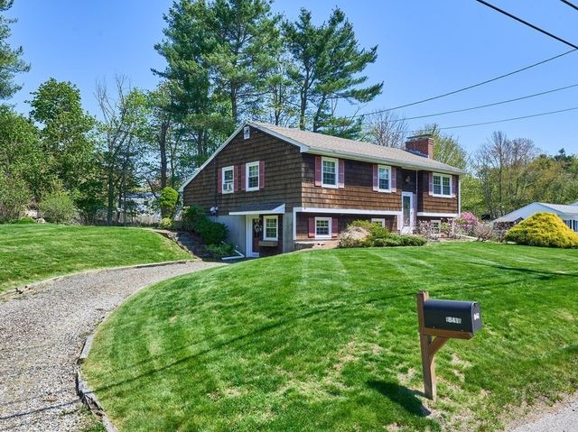 841 Dennison Dr, Southbridge, MA 01550