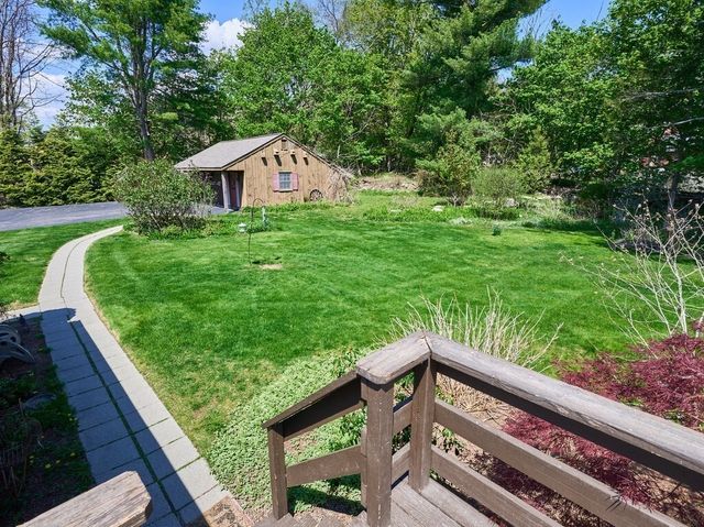 841 Dennison Dr, Southbridge, MA 01550