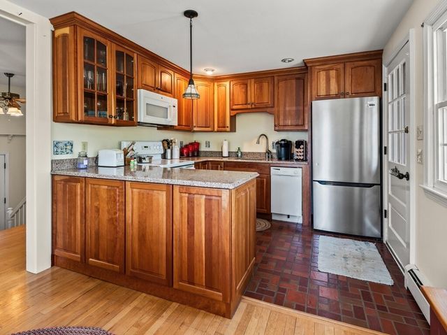 841 Dennison Dr, Southbridge, MA 01550