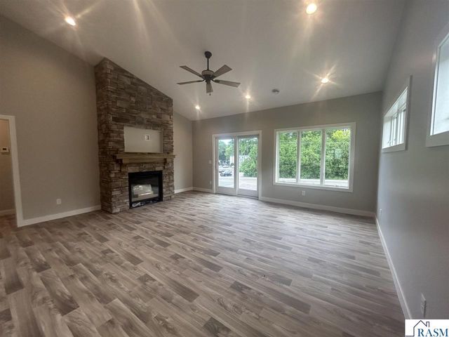 215 Parkway Place, Mankato, MN 56001