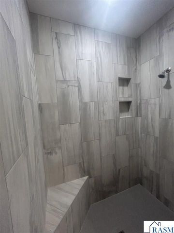 215 Parkway Place, Mankato, MN 56001