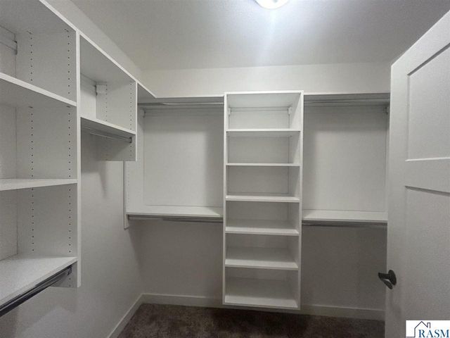 215 Parkway Place, Mankato, MN 56001