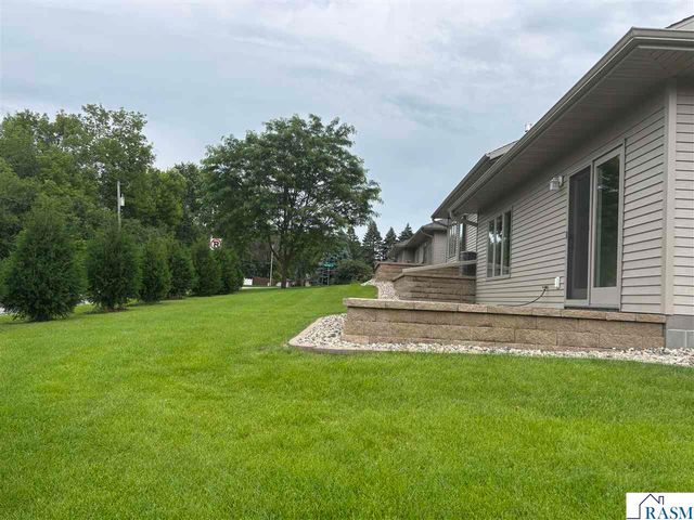 215 Parkway Place, Mankato, MN 56001