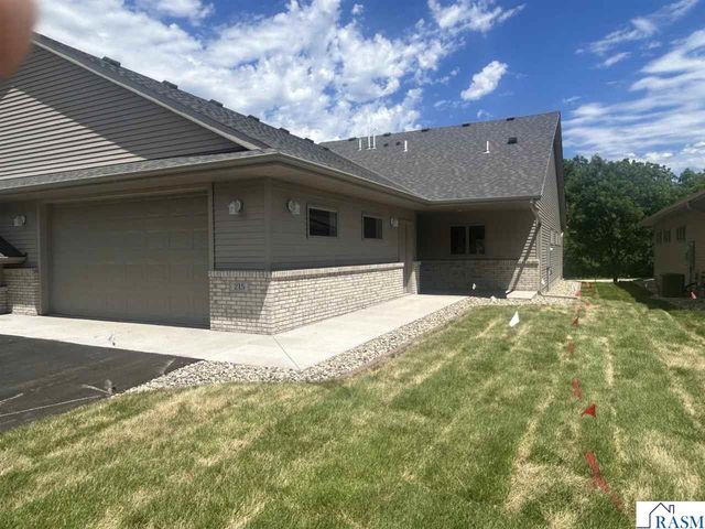215 Parkway Place, Mankato, MN 56001