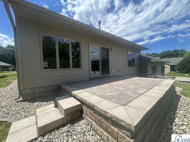 215 Parkway Place, Mankato, MN 56001