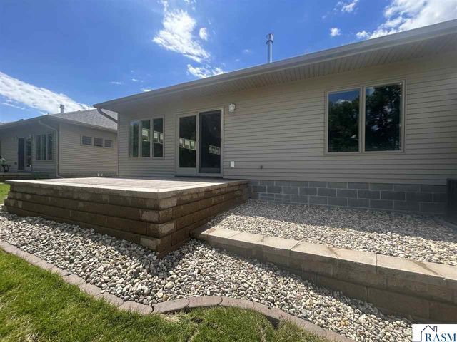 215 Parkway Place, Mankato, MN 56001