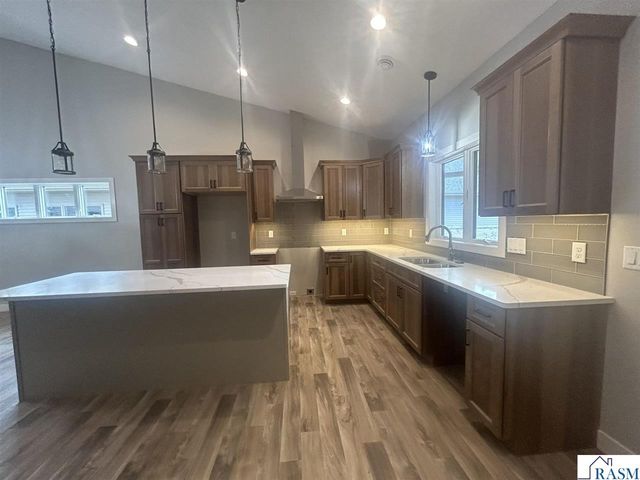 215 Parkway Place, Mankato, MN 56001