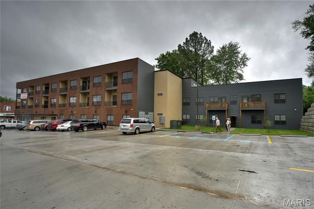 257 S FLORISSANT Road 108, Ferguson, MO 63135