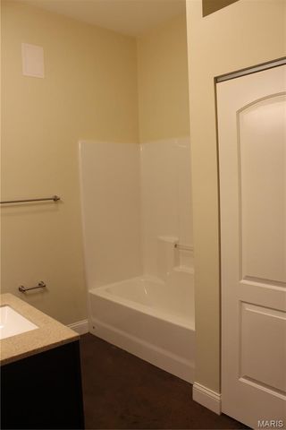 257 S FLORISSANT Road 108, Ferguson, MO 63135