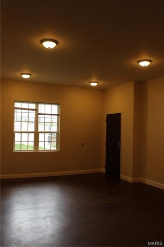 257 S FLORISSANT Road 108, Ferguson, MO 63135
