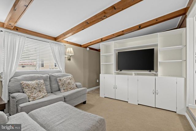 2 LYNN DR, West Deptford, NJ 08096