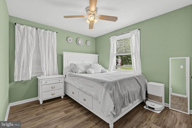 2 LYNN DR, West Deptford, NJ 08096