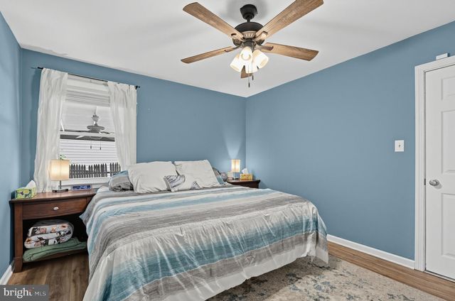 2 LYNN DR, West Deptford, NJ 08096