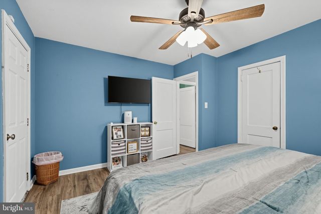 2 LYNN DR, West Deptford, NJ 08096