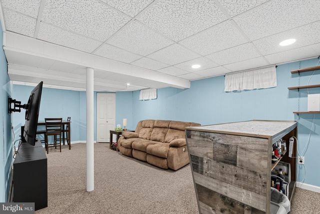 2 LYNN DR, West Deptford, NJ 08096