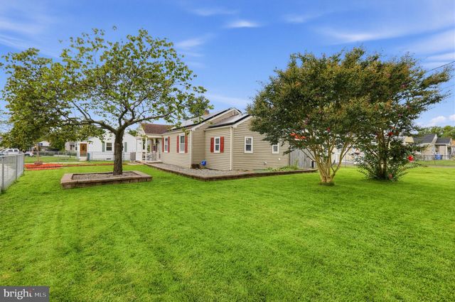 2 LYNN DR, West Deptford, NJ 08096
