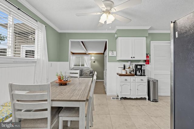 2 LYNN DR, West Deptford, NJ 08096