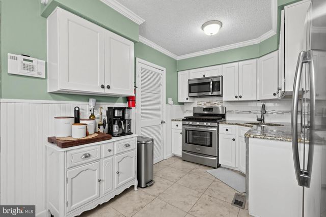2 LYNN DR, West Deptford, NJ 08096