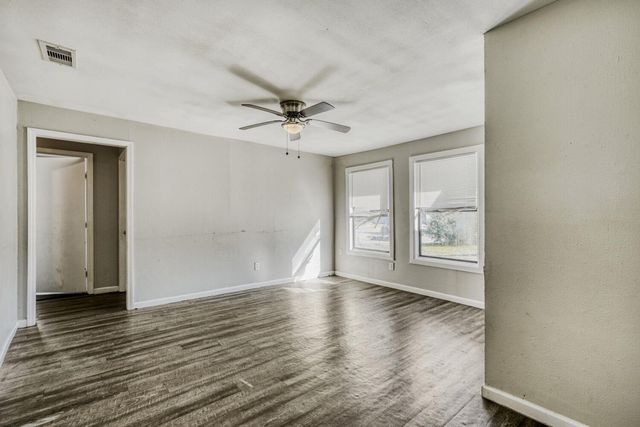 315 Acacia Street, Lake Jackson, TX 77566