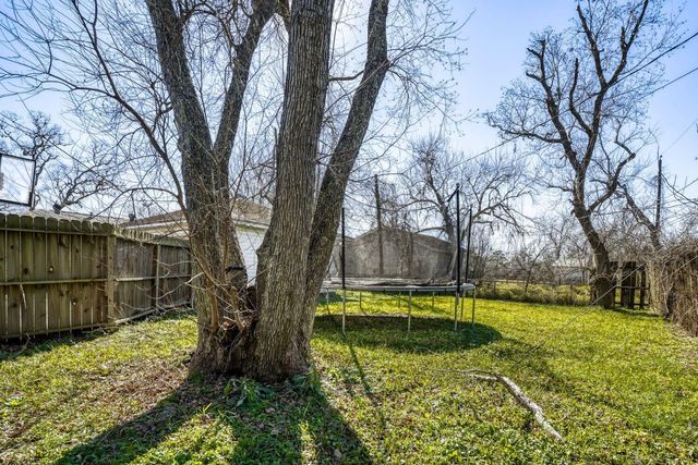 315 Acacia Street, Lake Jackson, TX 77566