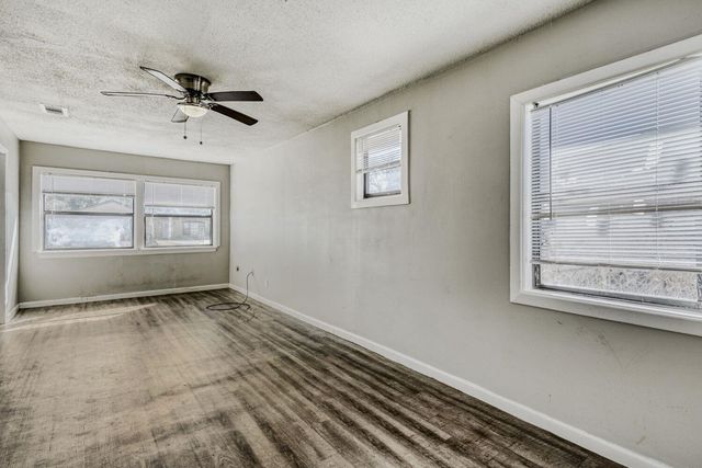 315 Acacia Street, Lake Jackson, TX 77566