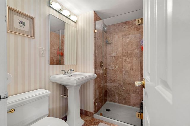 2 Hawthorne 17M, Boston, MA 02114