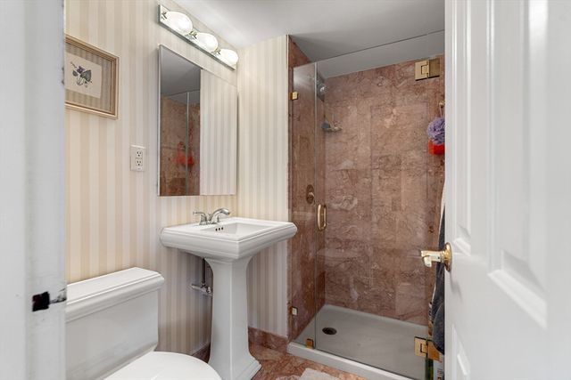 2 Hawthorne 17M, Boston, MA 02114