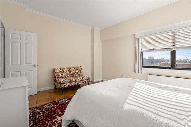 2 Hawthorne 17M, Boston, MA 02114