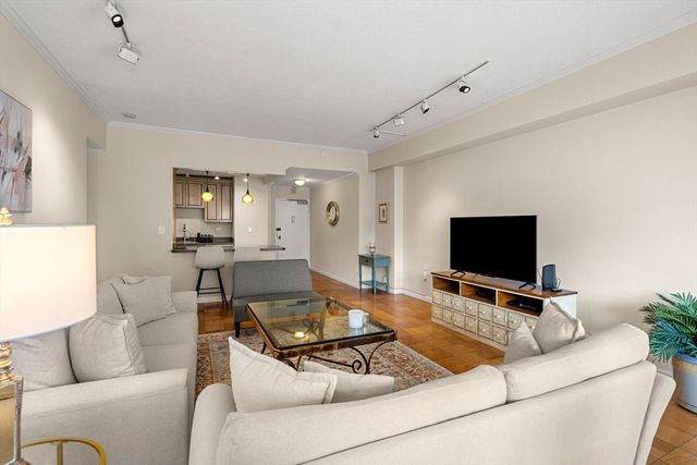 2 Hawthorne 17M, Boston, MA 02114