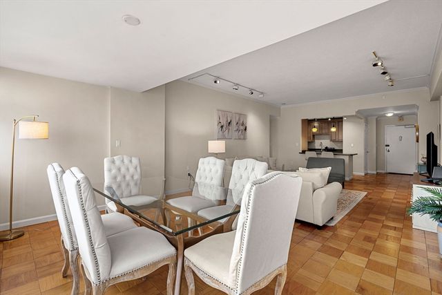 2 Hawthorne 17M, Boston, MA 02114