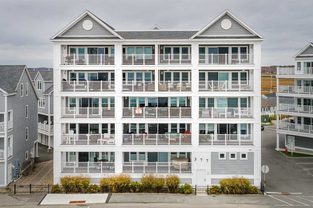 Image 1 of property listing at 377 Ocean Blvd Unit 7, Hampton, NH 03842